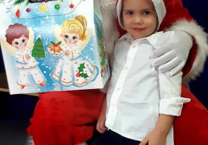 Mały Mikołajek ze św. Mikołajem